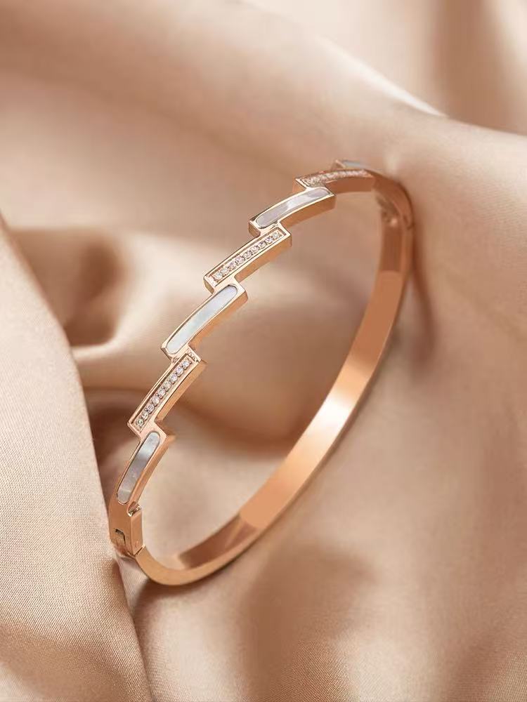 MLM Studio: 500+ Press-on Sets for Minimalist & Luxurious Bangle Bracelets-Perfect for Gifting or Layering!